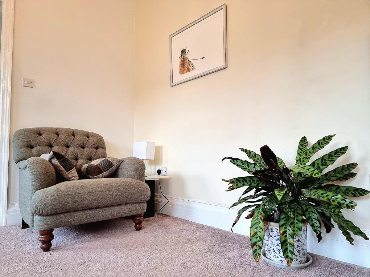 Spacious Retreat With River Views Near Peak District マトロック エクステリア 写真