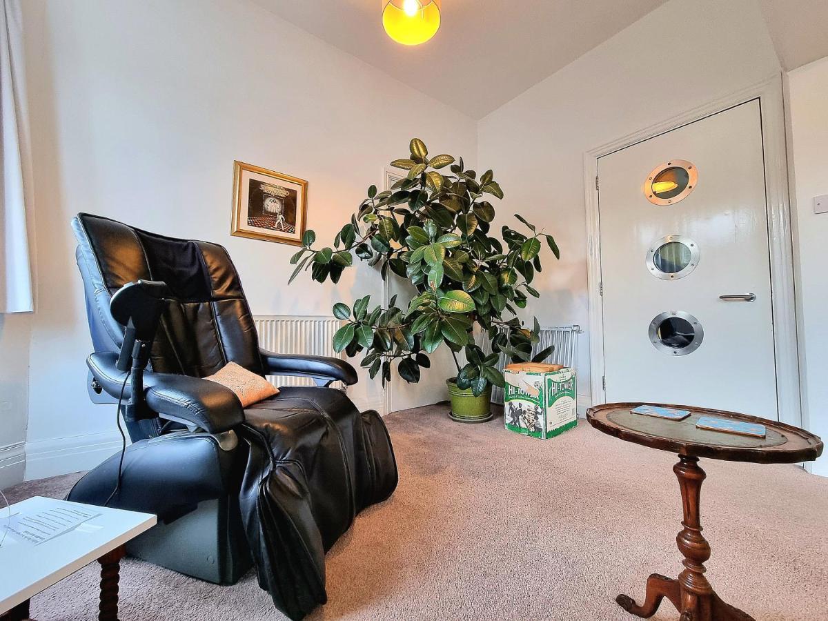 Spacious Retreat With River Views Near Peak District マトロック エクステリア 写真