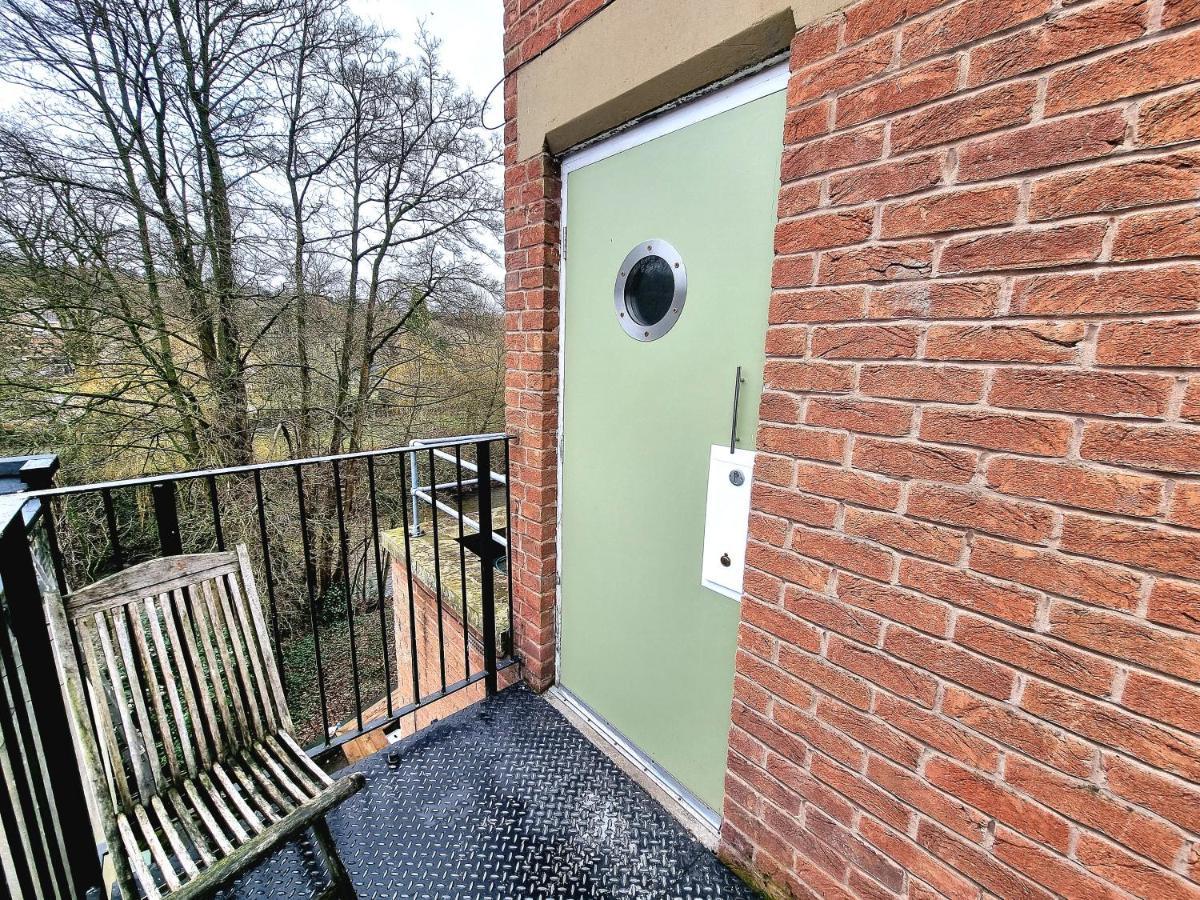 Spacious Retreat With River Views Near Peak District マトロック エクステリア 写真