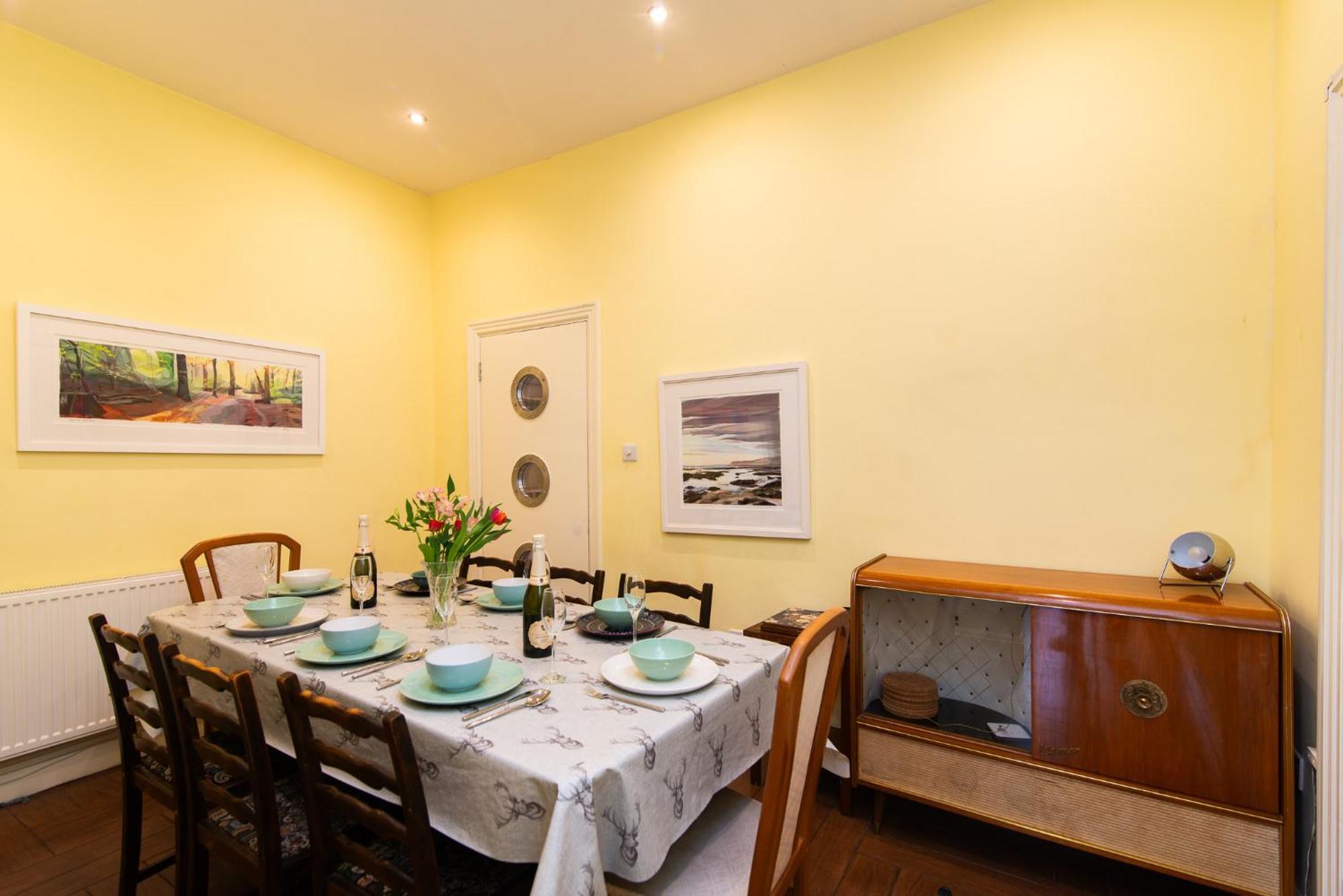 Spacious Retreat With River Views Near Peak District マトロック エクステリア 写真