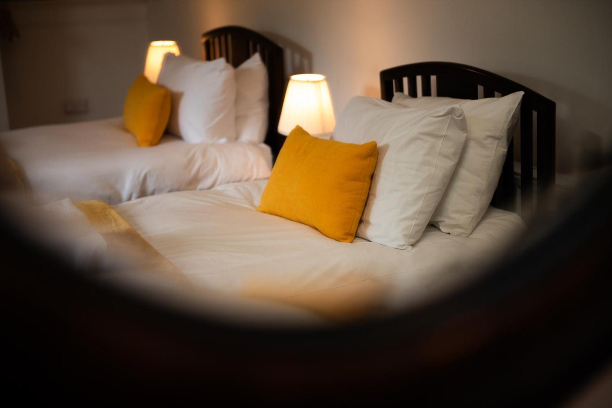 Spacious Retreat With River Views Near Peak District マトロック エクステリア 写真