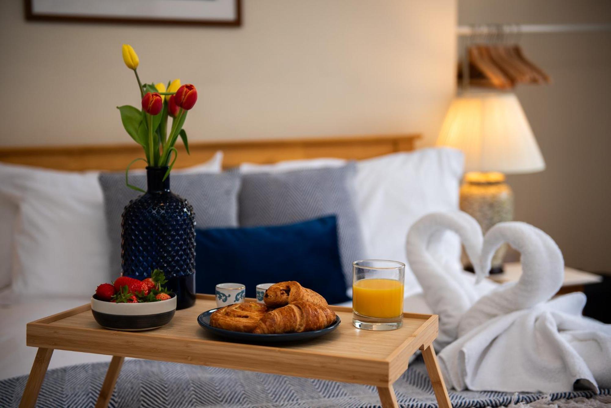 Spacious Retreat With River Views Near Peak District マトロック エクステリア 写真