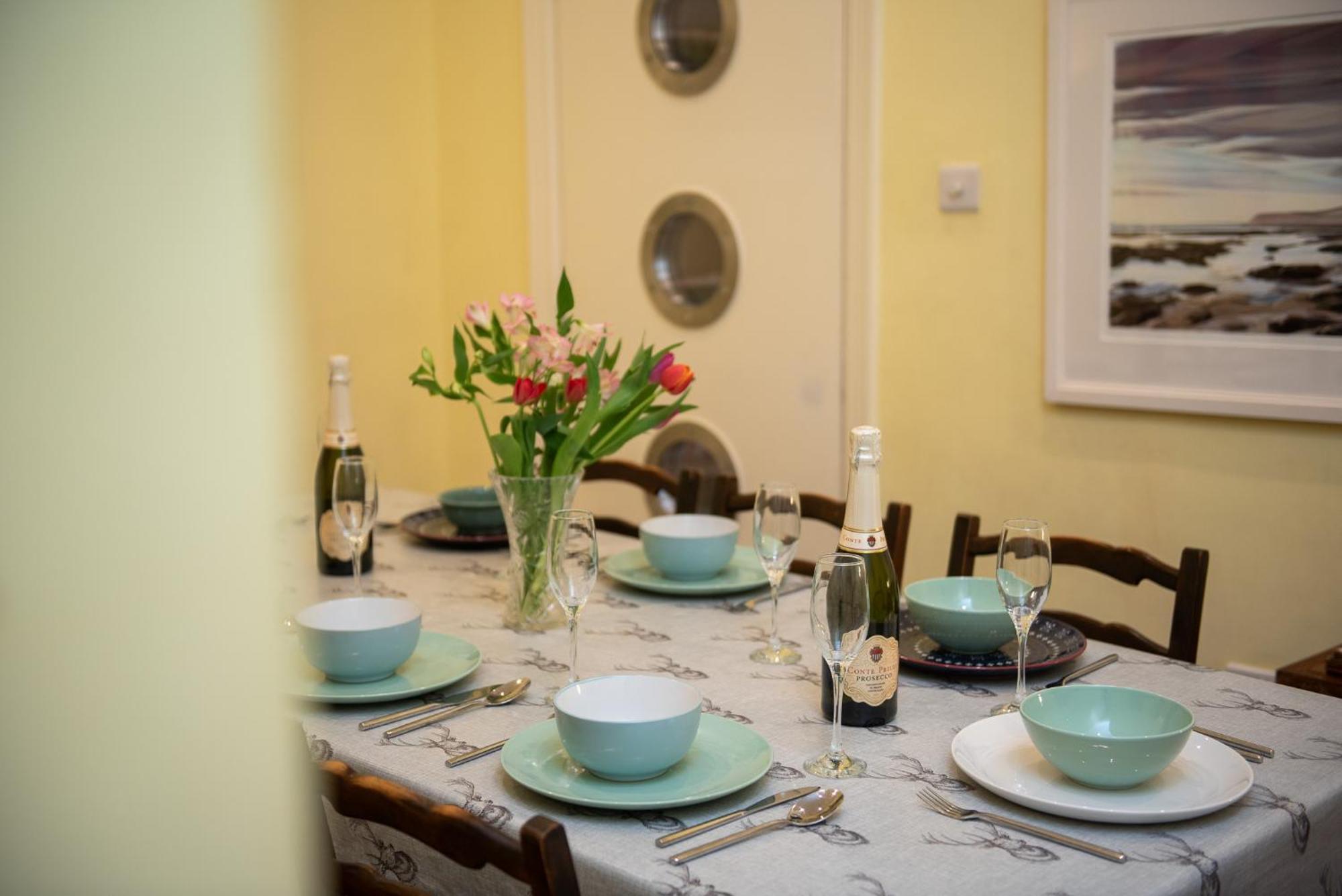Spacious Retreat With River Views Near Peak District マトロック エクステリア 写真