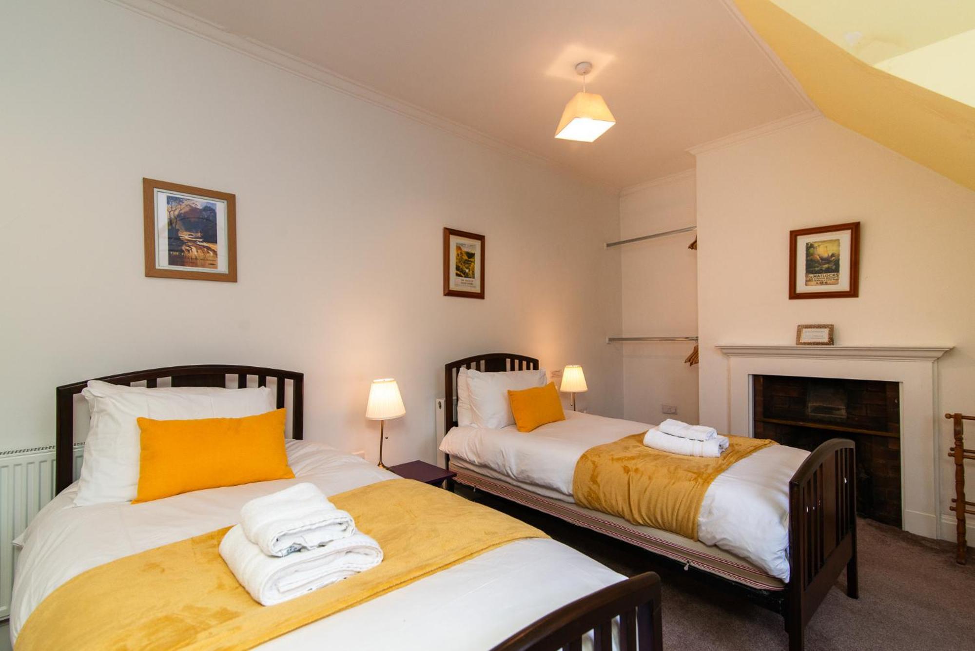 Spacious Retreat With River Views Near Peak District マトロック エクステリア 写真