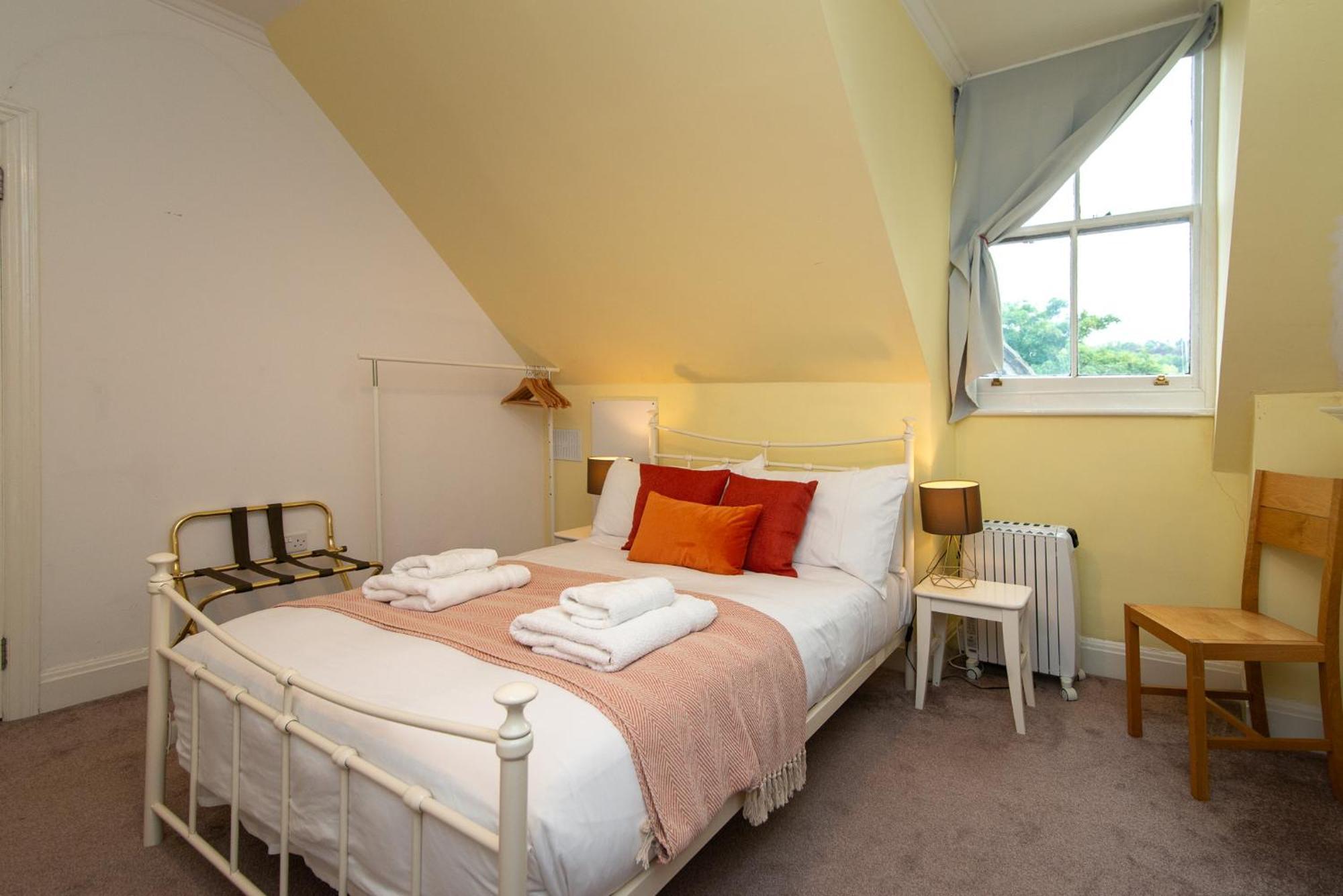 Spacious Retreat With River Views Near Peak District マトロック エクステリア 写真