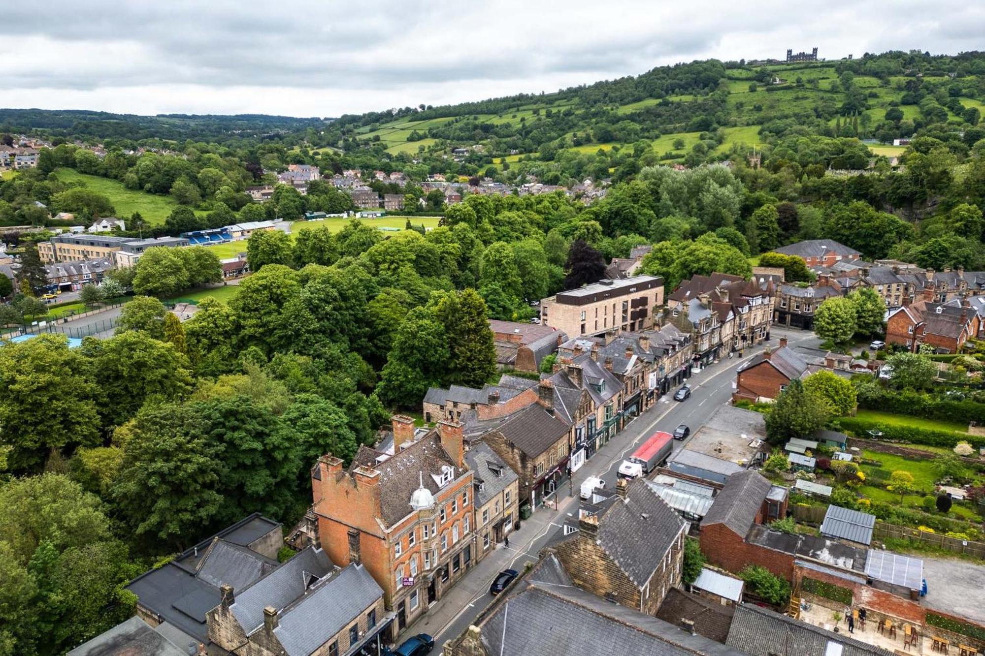 Spacious Retreat With River Views Near Peak District マトロック エクステリア 写真