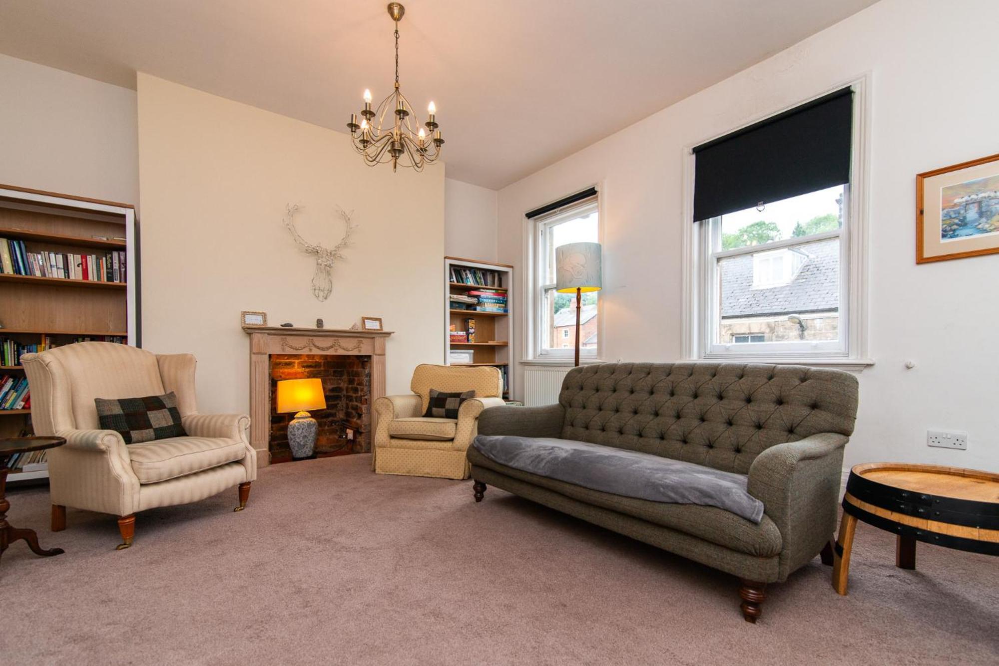Spacious Retreat With River Views Near Peak District マトロック エクステリア 写真