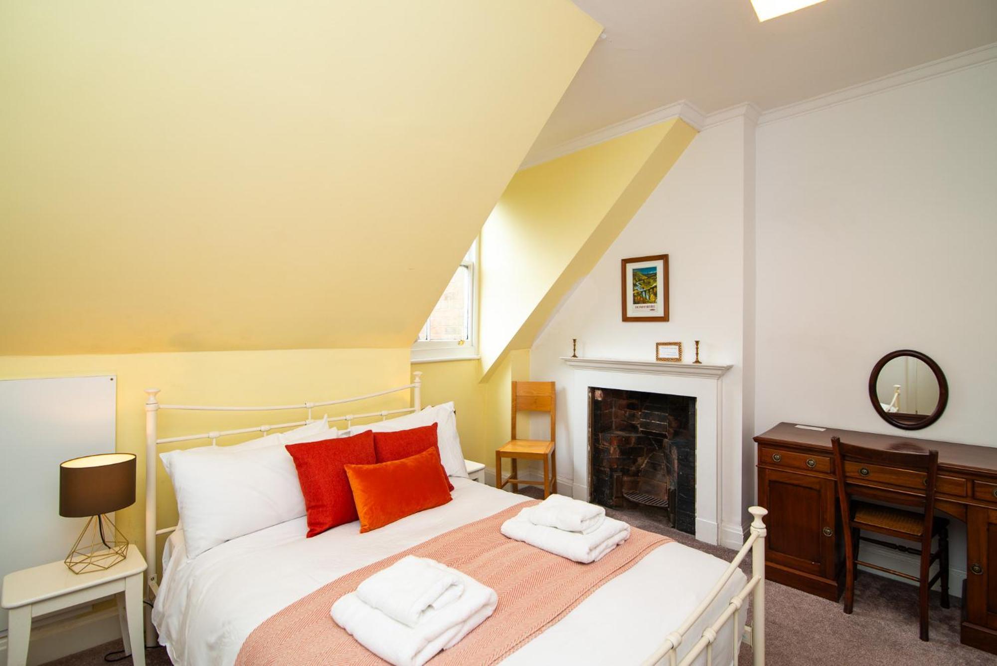 Spacious Retreat With River Views Near Peak District マトロック エクステリア 写真