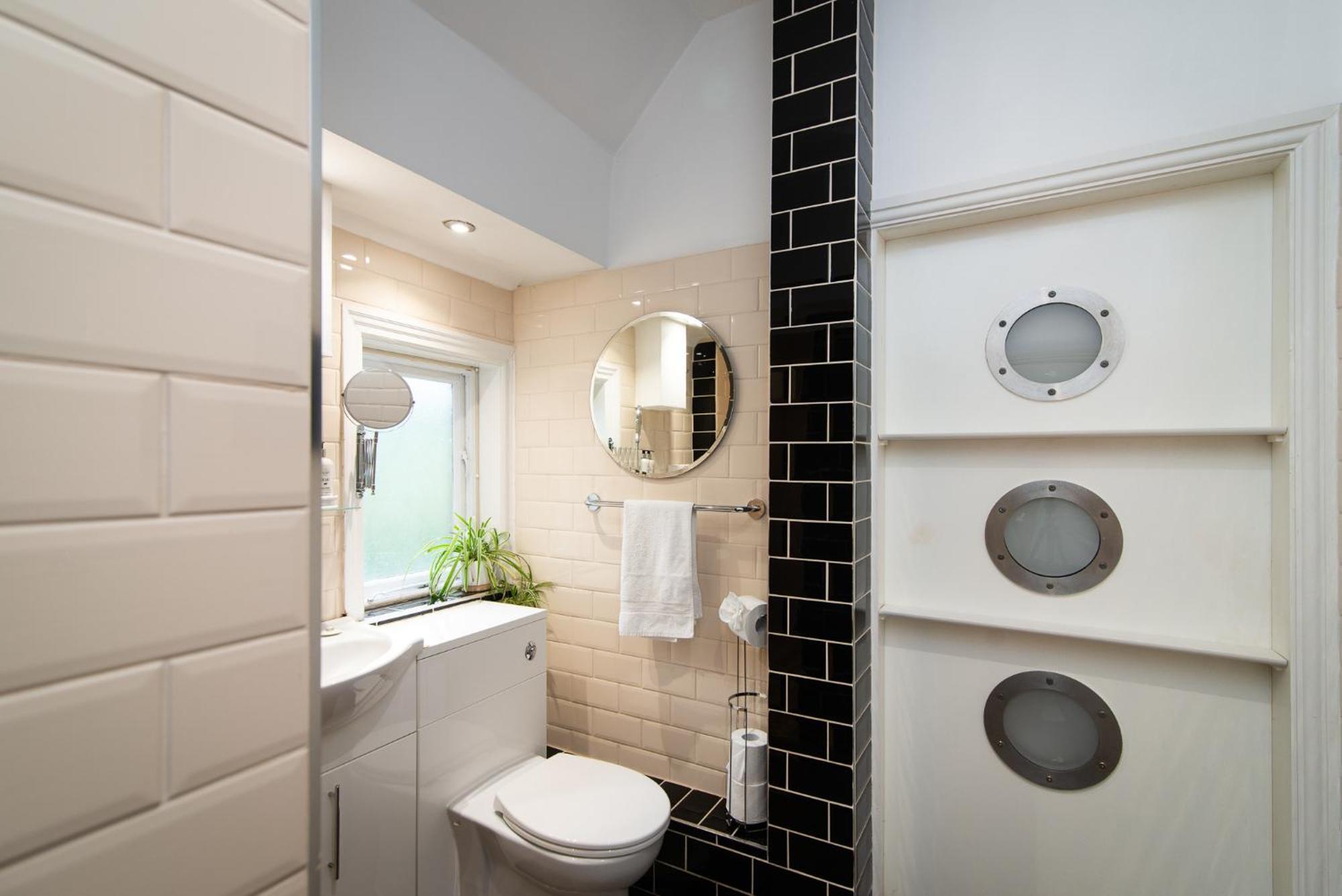 Spacious Retreat With River Views Near Peak District マトロック エクステリア 写真