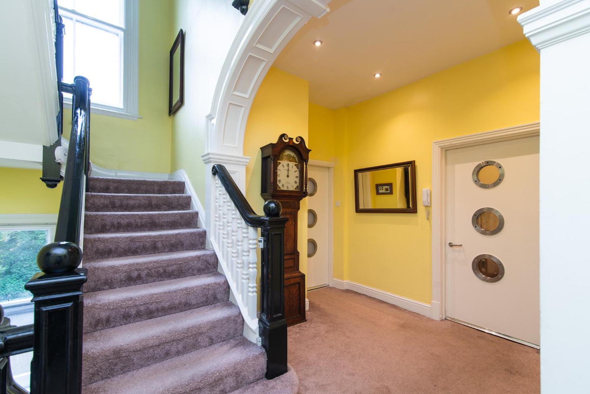 Spacious Retreat With River Views Near Peak District マトロック エクステリア 写真