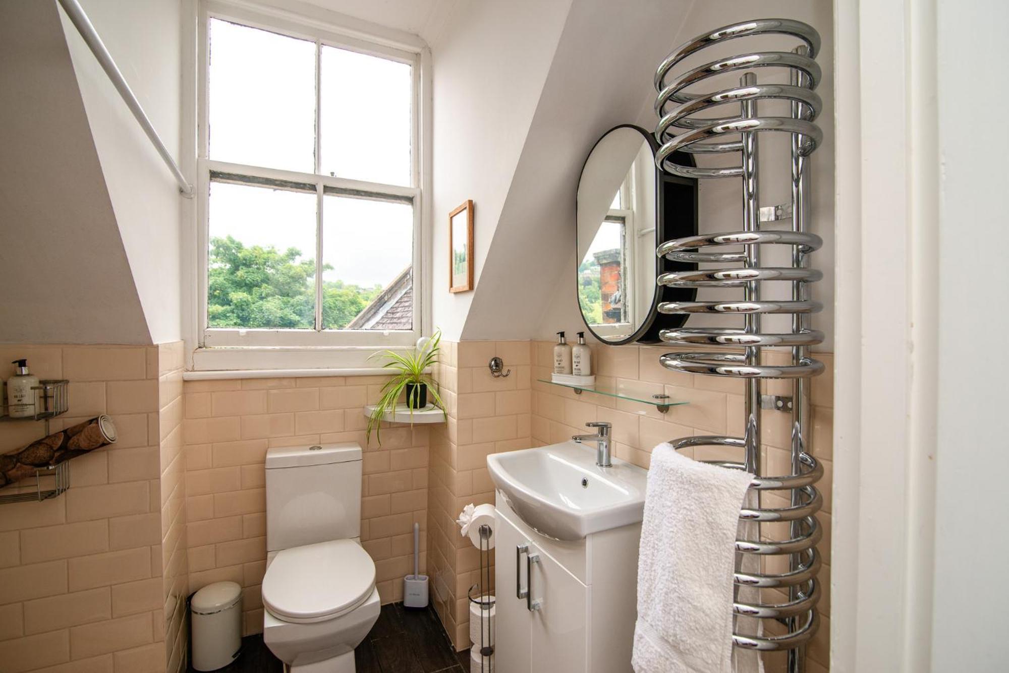 Spacious Retreat With River Views Near Peak District マトロック エクステリア 写真