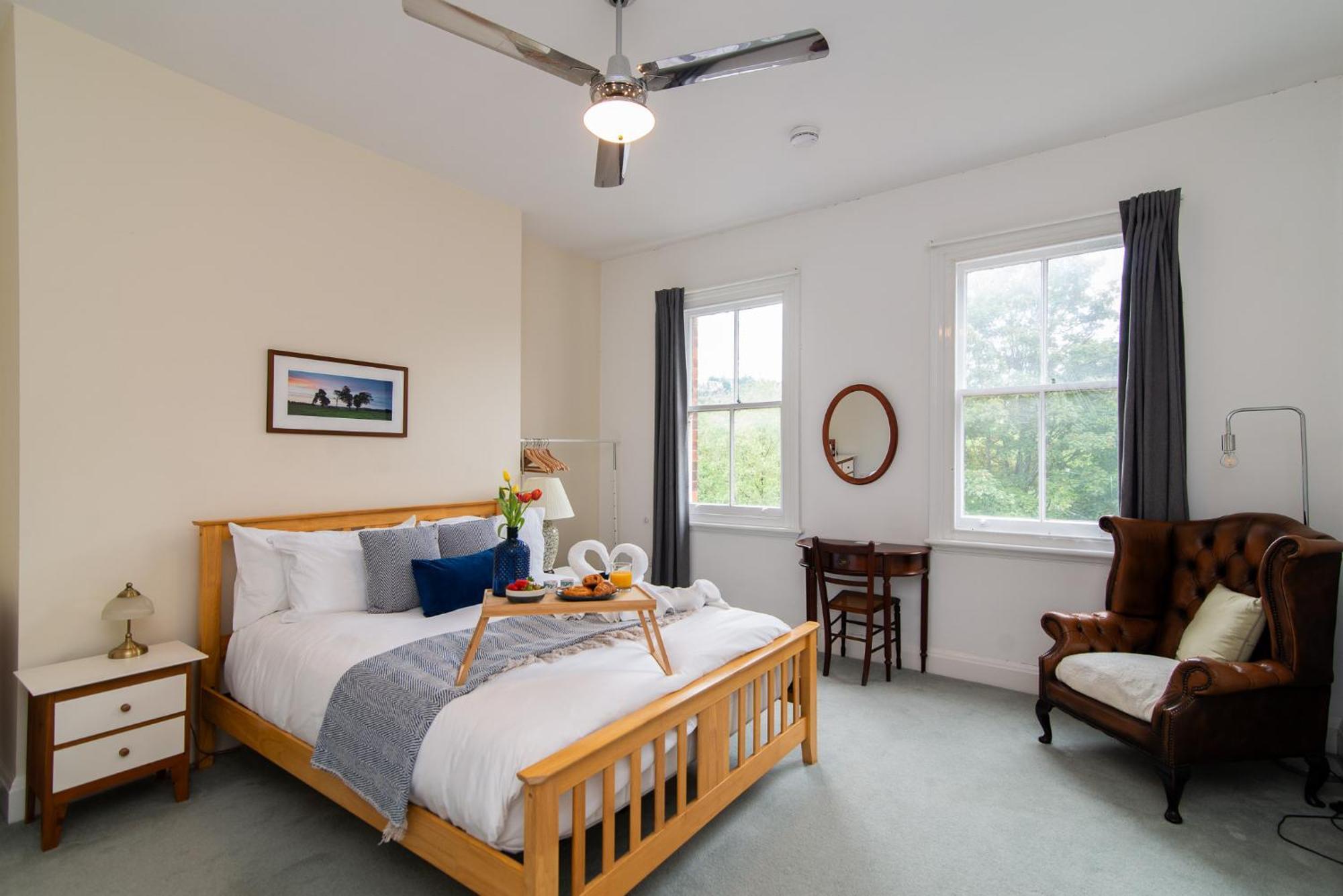 Spacious Retreat With River Views Near Peak District マトロック エクステリア 写真