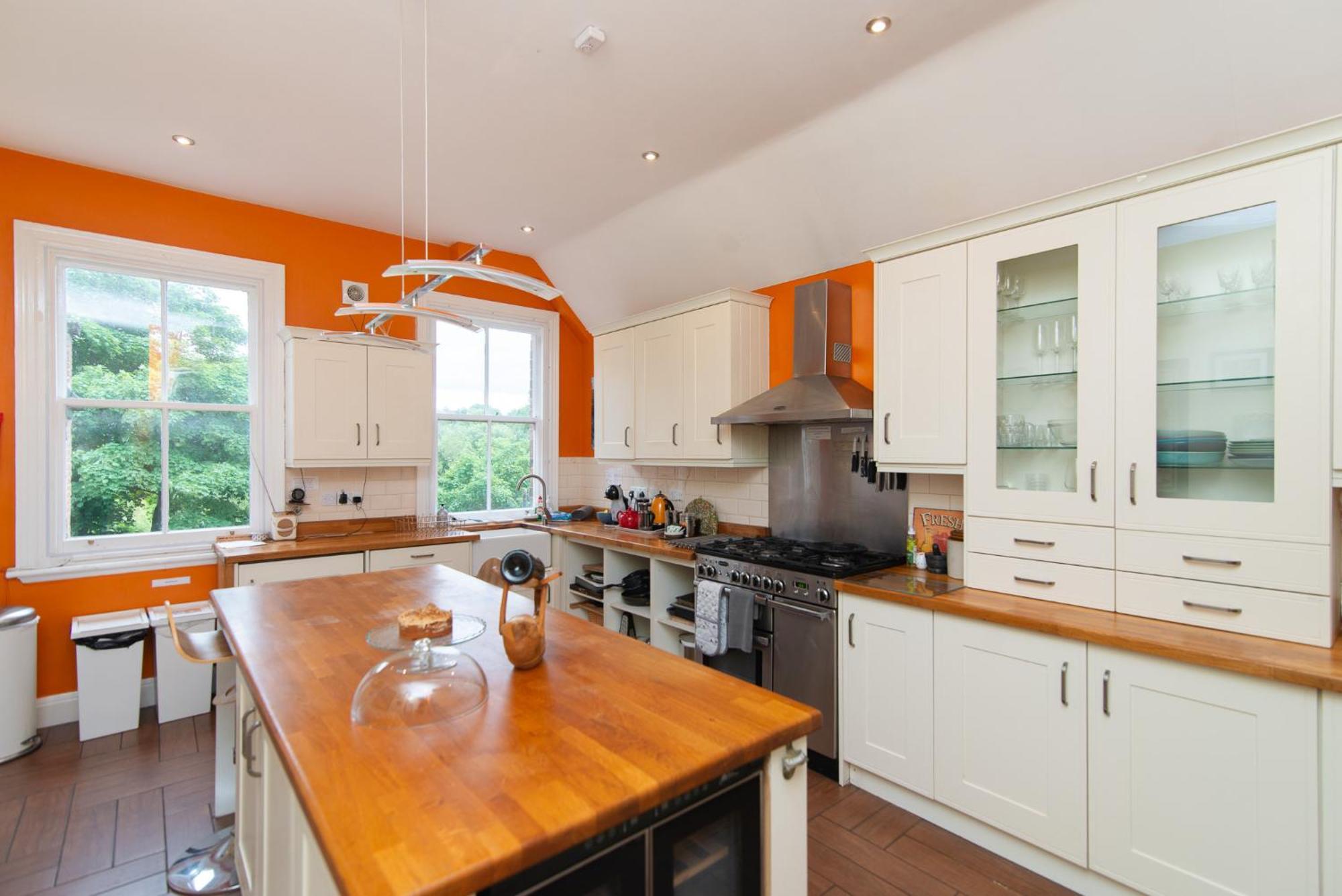 Spacious Retreat With River Views Near Peak District マトロック エクステリア 写真