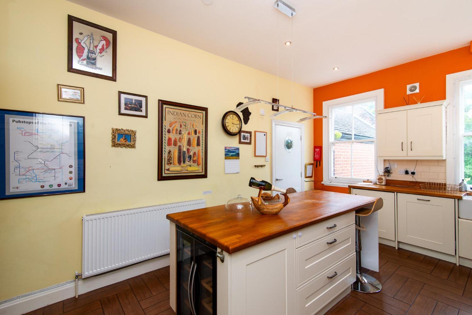 Spacious Retreat With River Views Near Peak District マトロック エクステリア 写真